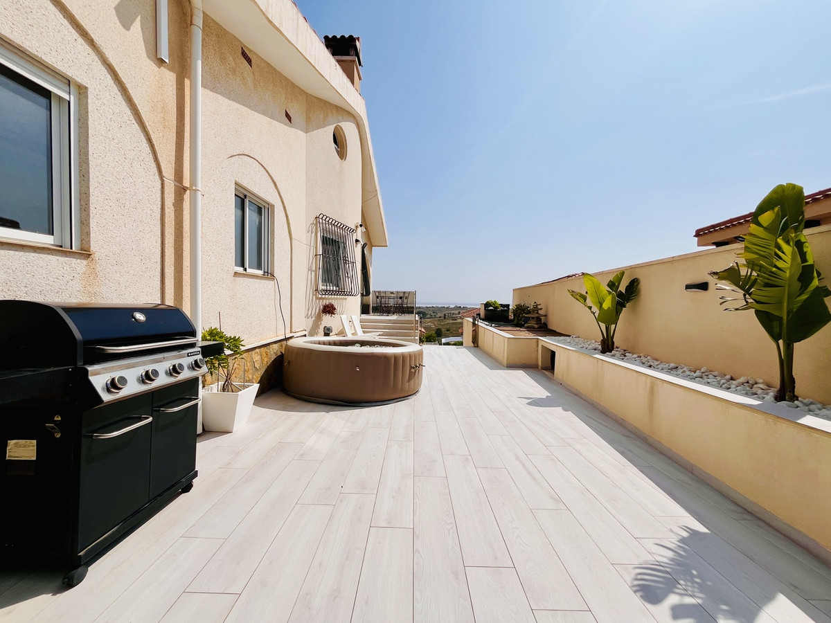 For sale - 5 Bedroom 3 Bathroom House - Detached Villa in San Miguel de Salinas - San Miguel de Salinas Centro  - Alicante