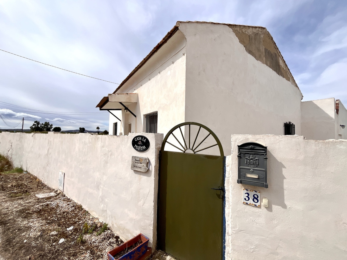 For sale - 3 Bedroom 2 Bathroom House - Finca - Cortijo in Dolores - Dolores Centro  - Alicante