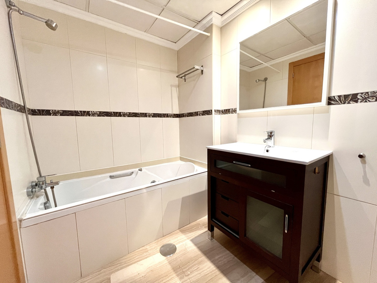 For sale - 4 Bedroom 2 Bathroom Apartment - Middle Floor Apartment in Santa Pola - Santa Pola Centro  - Alicante