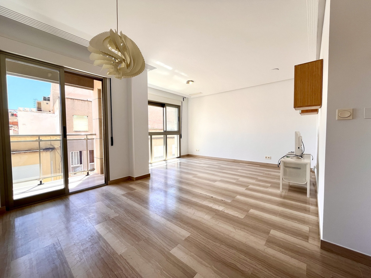 For sale - 4 Bedroom 2 Bathroom Apartment - Middle Floor Apartment in Santa Pola - Santa Pola Centro  - Alicante