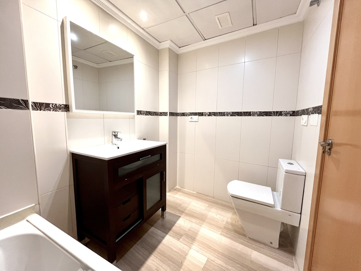 For sale - 4 Bedroom 2 Bathroom Apartment - Middle Floor Apartment in Santa Pola - Santa Pola Centro  - Alicante