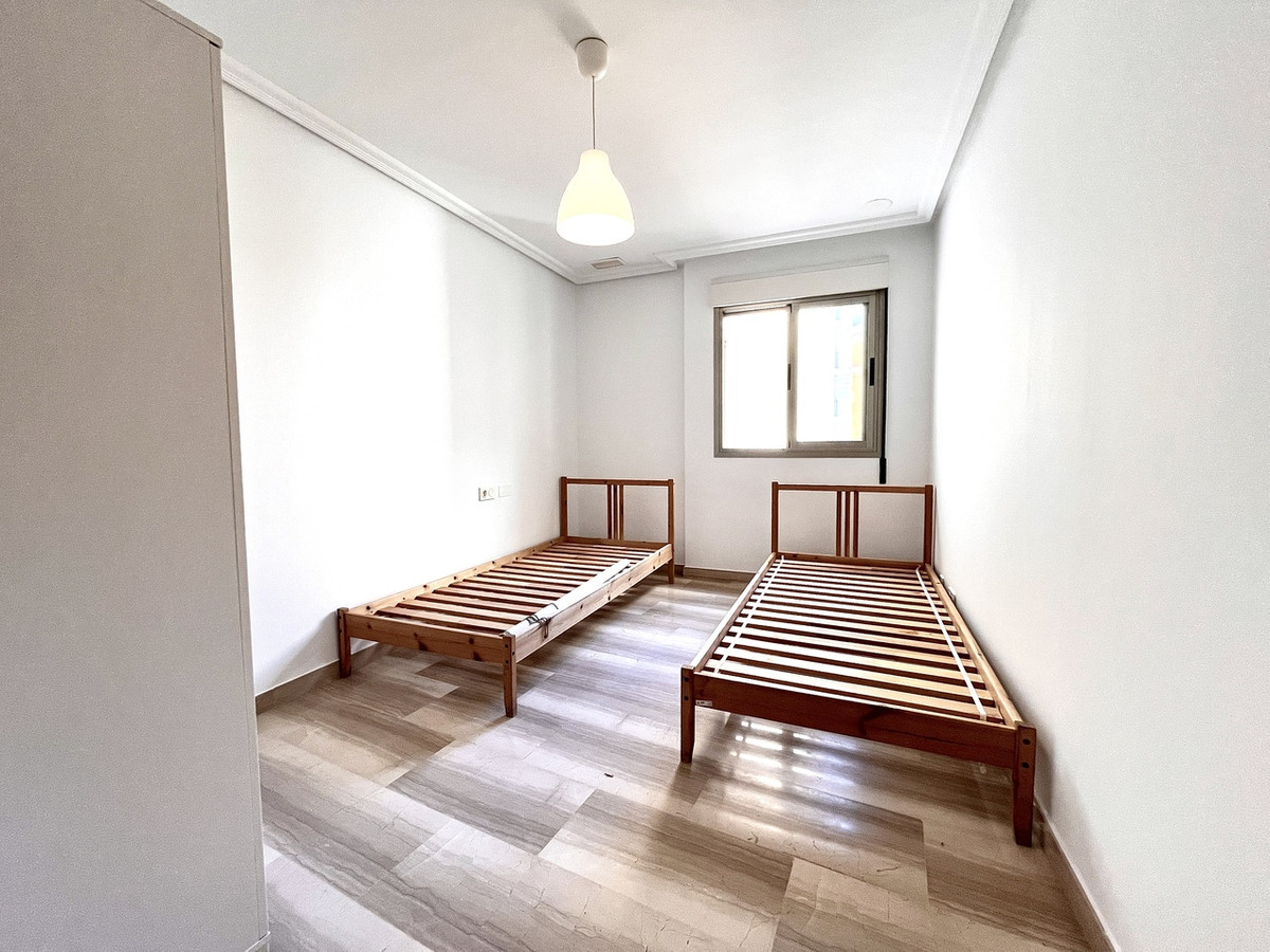 For sale - 4 Bedroom 2 Bathroom Apartment - Middle Floor Apartment in Santa Pola - Santa Pola Centro  - Alicante