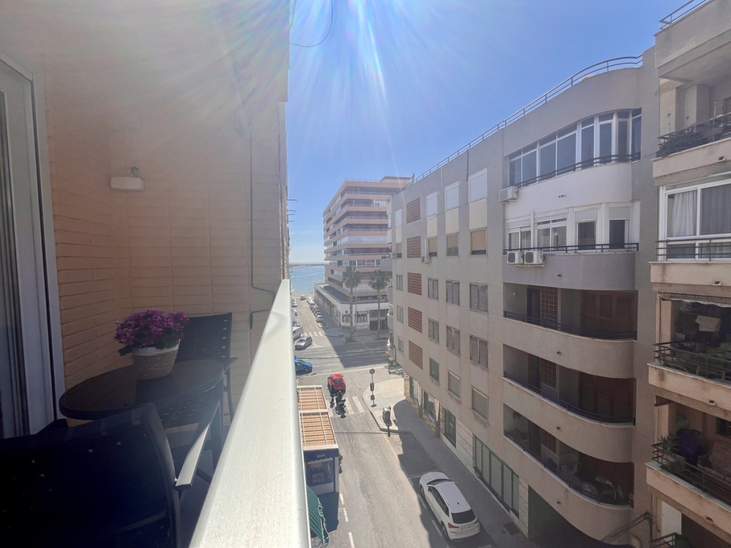 3 Bedroom 1 Bathroom Apartment - Middle Floor Apartment in Torrevieja