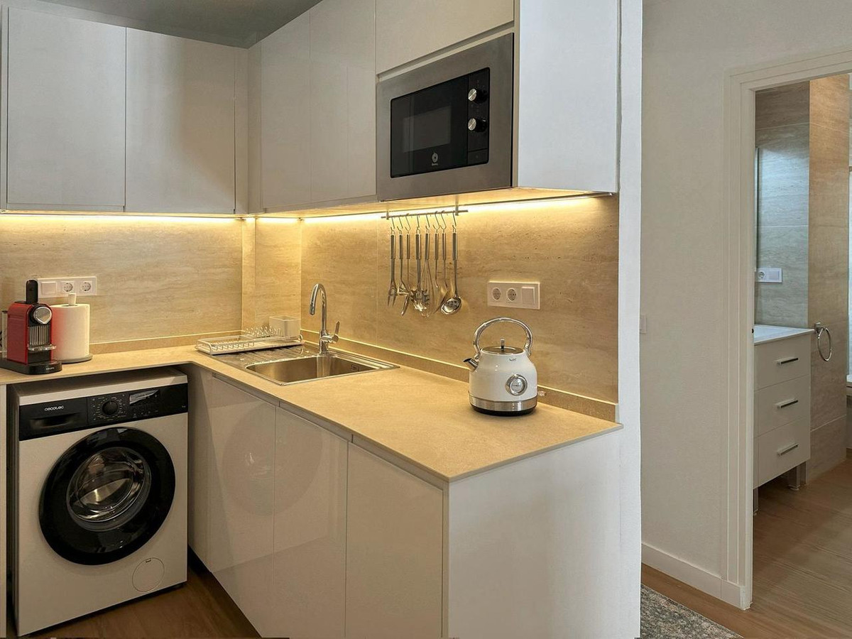 For sale - 3 Bedroom 2 Bathroom Apartment - Ground Floor Apartment in Torrevieja - Torrevieja Centro  - Alicante
