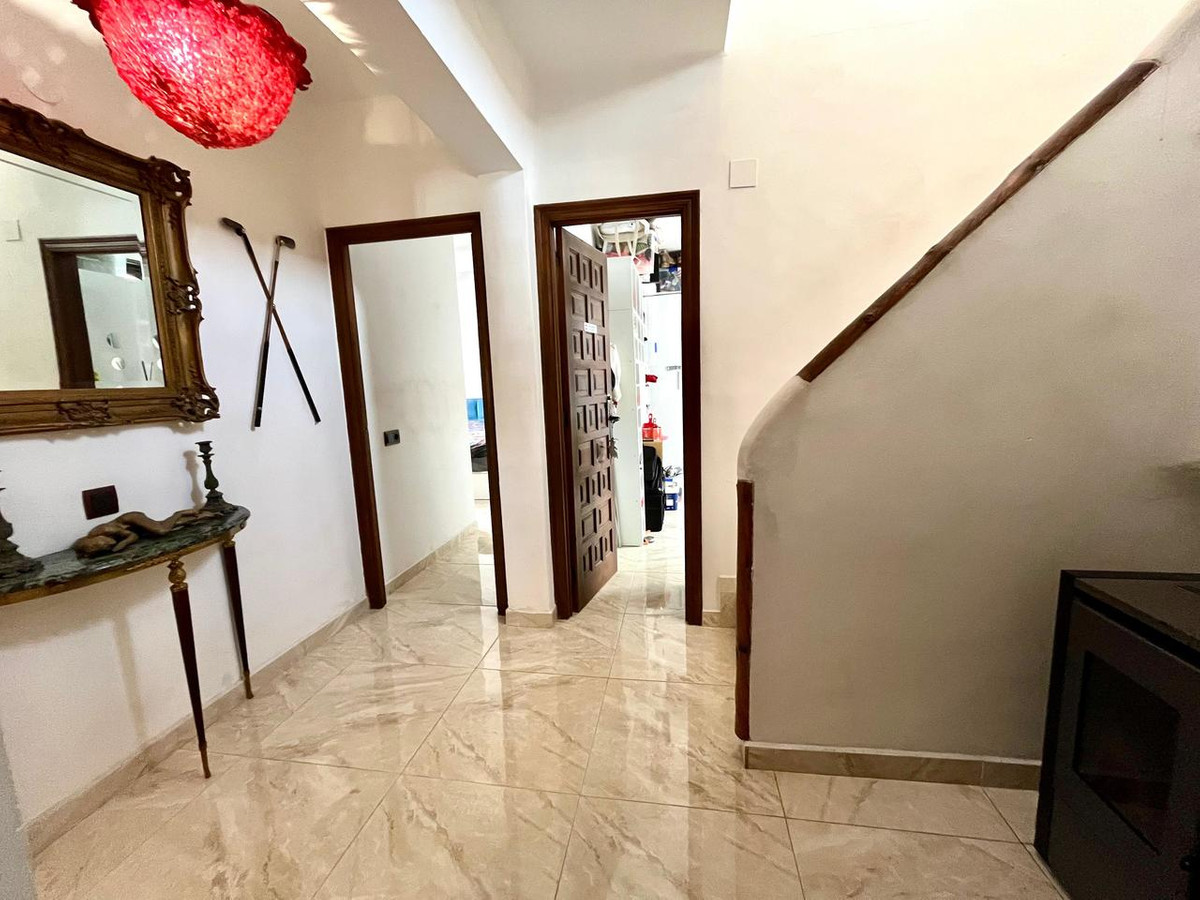 For sale - 4 Bedroom 2 Bathroom House - Detached Villa in Orihuela - Villamartin  - Alicante
