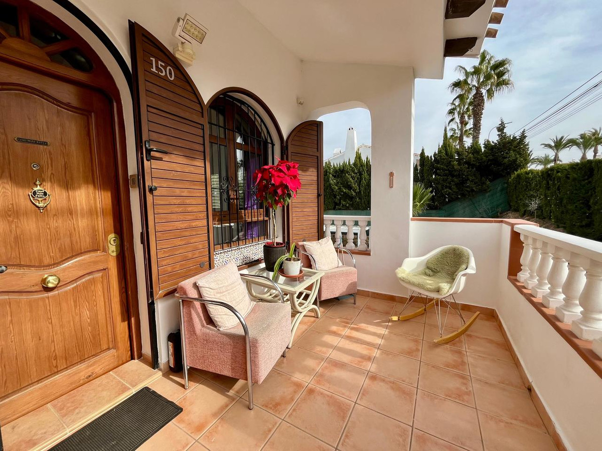 For sale - 4 Bedroom 2 Bathroom House - Detached Villa in Orihuela - Villamartin  - Alicante