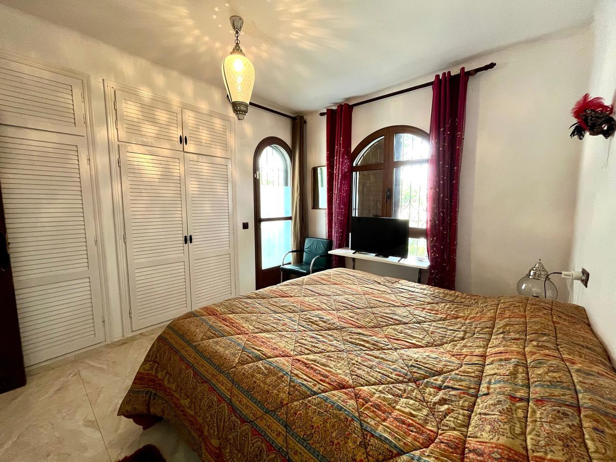 For sale - 4 Bedroom 2 Bathroom House - Detached Villa in Orihuela - Villamartin  - Alicante