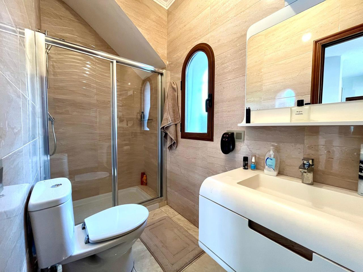 For sale - 4 Bedroom 2 Bathroom House - Detached Villa in Orihuela - Villamartin  - Alicante