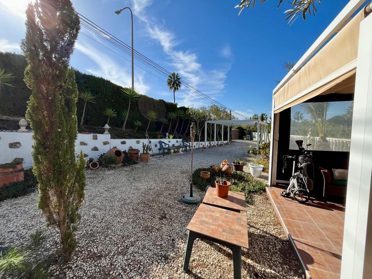 For sale - 4 Bedroom 2 Bathroom House - Detached Villa in Orihuela - Villamartin  - Alicante