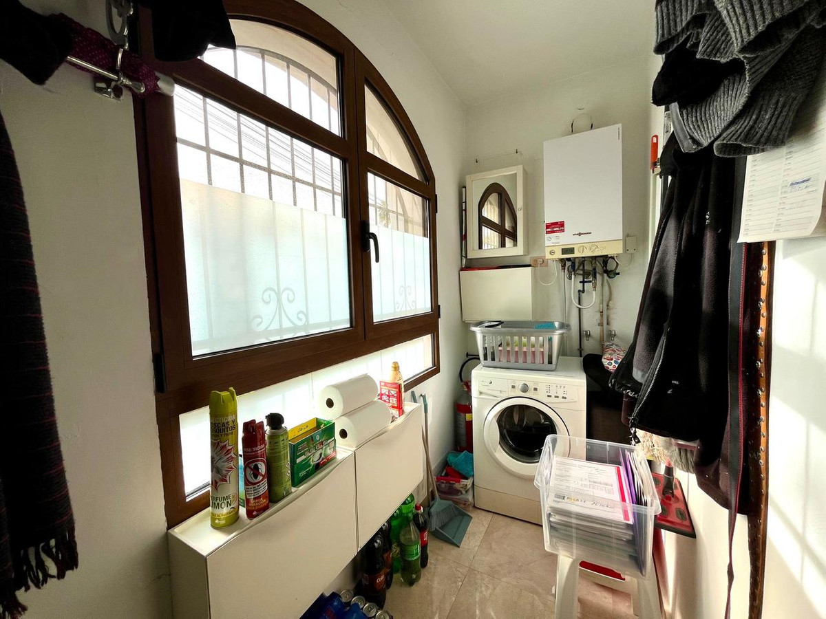For sale - 4 Bedroom 2 Bathroom House - Detached Villa in Orihuela - Villamartin  - Alicante