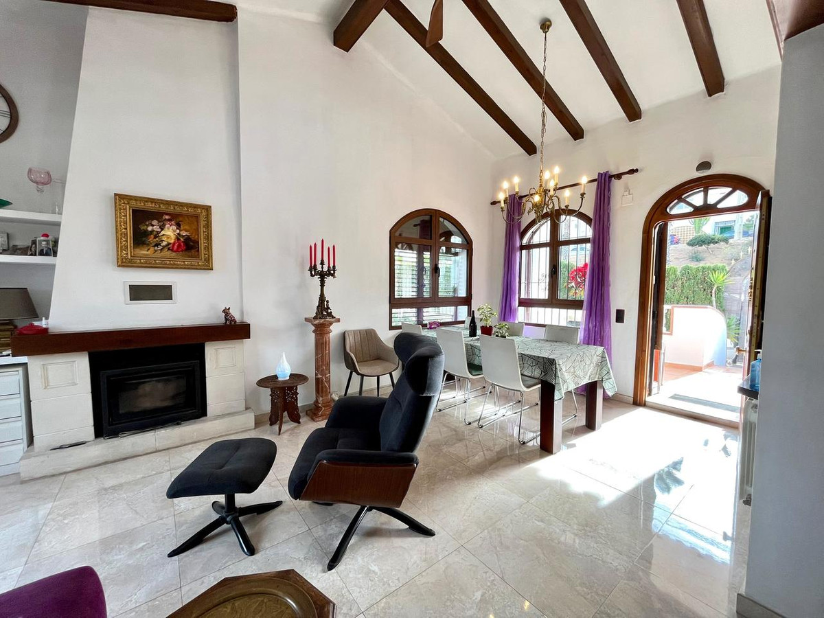 For sale - 4 Bedroom 2 Bathroom House - Detached Villa in Orihuela - Villamartin  - Alicante