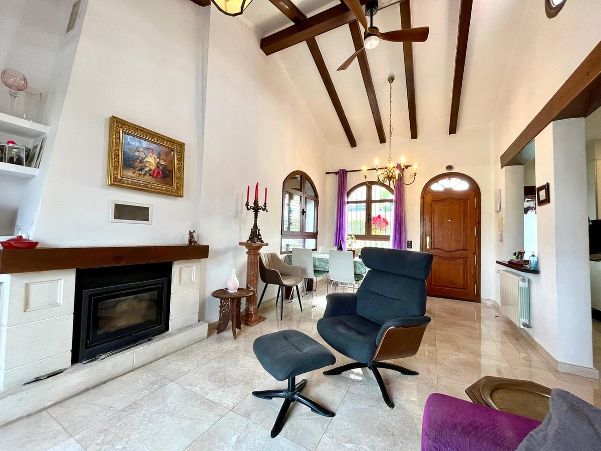 For sale - 4 Bedroom 2 Bathroom House - Detached Villa in Orihuela - Villamartin  - Alicante