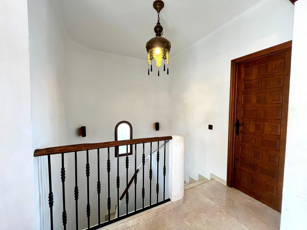 For sale - 4 Bedroom 2 Bathroom House - Detached Villa in Orihuela - Villamartin  - Alicante