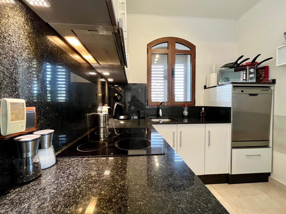 For sale - 4 Bedroom 2 Bathroom House - Detached Villa in Orihuela - Villamartin  - Alicante