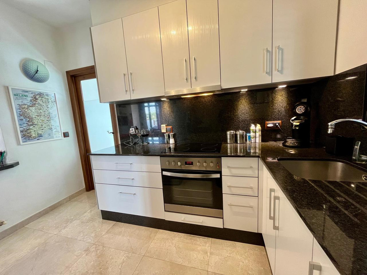 For sale - 4 Bedroom 2 Bathroom House - Detached Villa in Orihuela - Villamartin  - Alicante