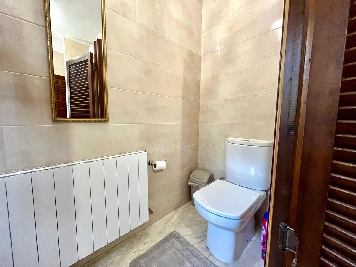 For sale - 4 Bedroom 2 Bathroom House - Detached Villa in Orihuela - Villamartin  - Alicante