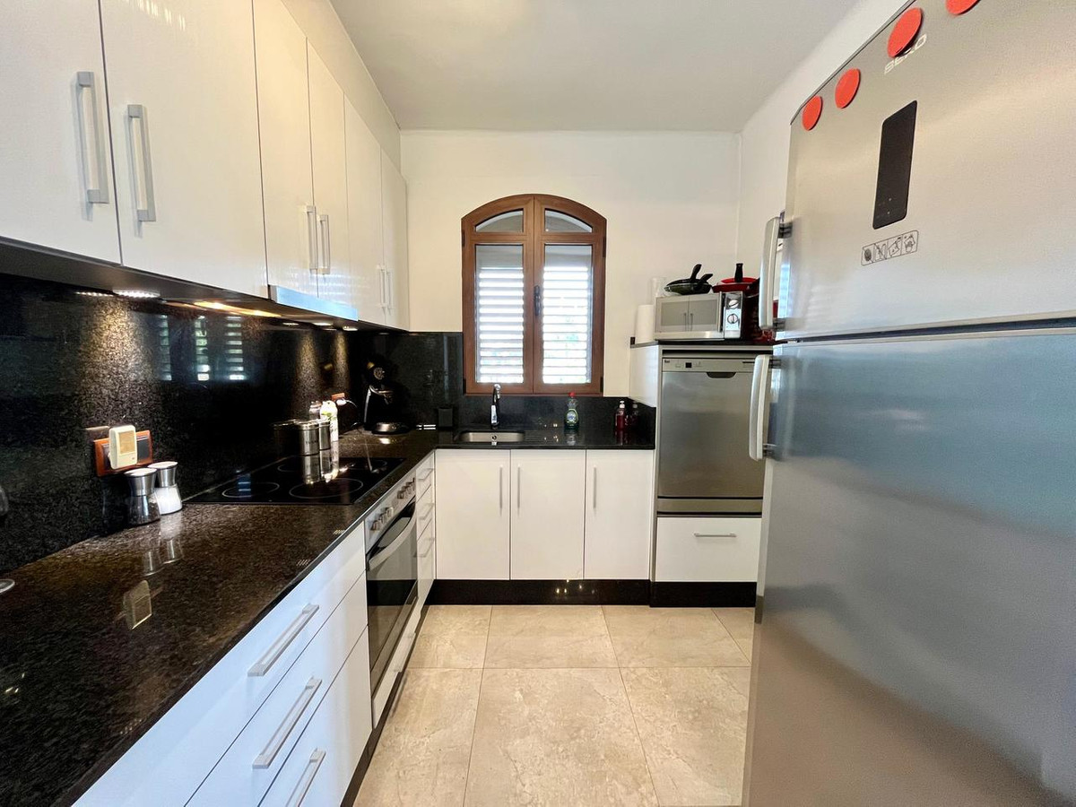 For sale - 4 Bedroom 2 Bathroom House - Detached Villa in Orihuela - Villamartin  - Alicante