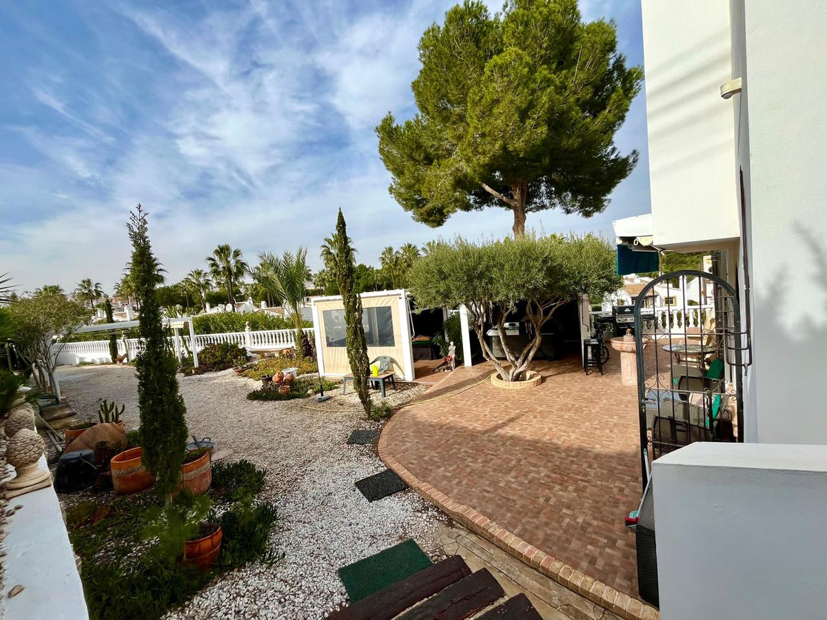 For sale - 4 Bedroom 2 Bathroom House - Detached Villa in Orihuela - Villamartin  - Alicante