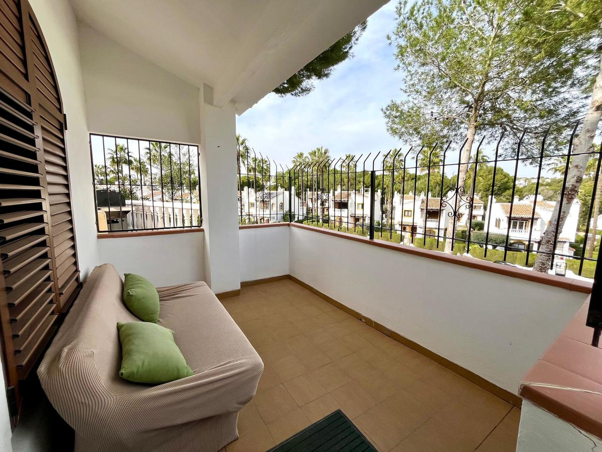 For sale - 4 Bedroom 2 Bathroom House - Detached Villa in Orihuela - Villamartin  - Alicante