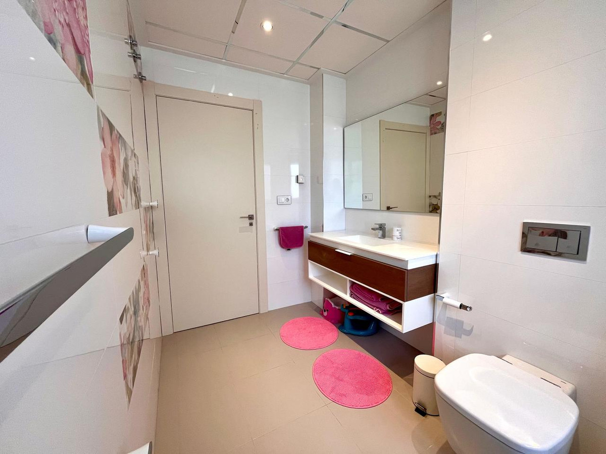 For sale - 4 Bedroom 3 Bathroom Detached Villa in Cabo Roig - Dehesa de Campoamor  - Alicante