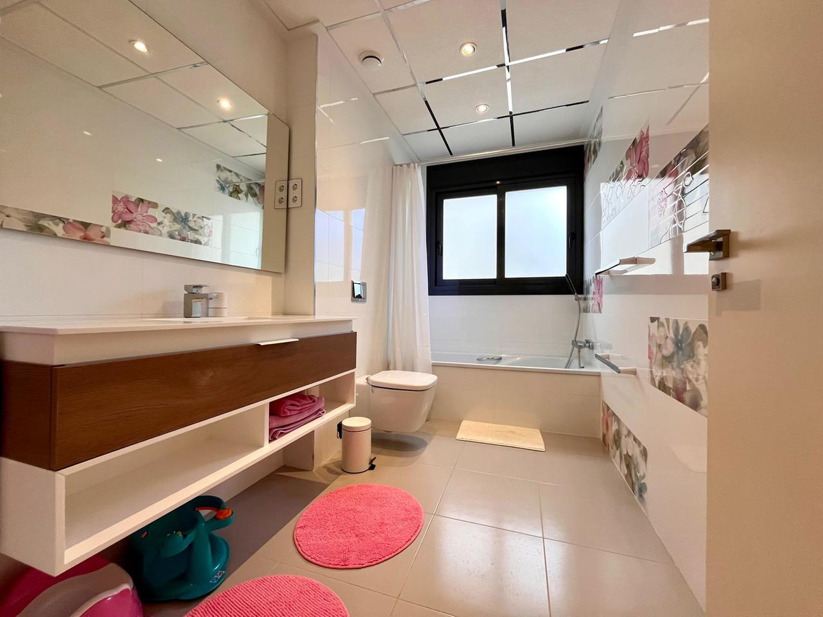 For sale - 4 Bedroom 3 Bathroom Detached Villa in Cabo Roig - Dehesa de Campoamor  - Alicante