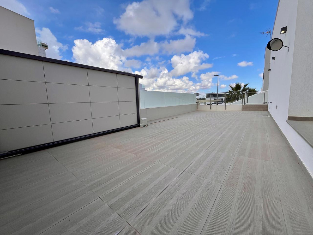 For sale - 4 Bedroom 3 Bathroom Detached Villa in Cabo Roig - Dehesa de Campoamor  - Alicante