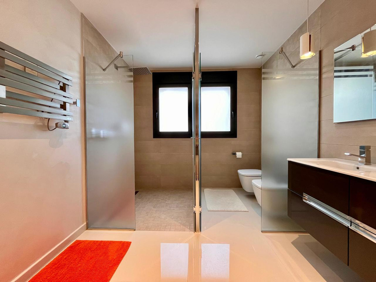 For sale - 4 Bedroom 3 Bathroom Detached Villa in Cabo Roig - Dehesa de Campoamor  - Alicante