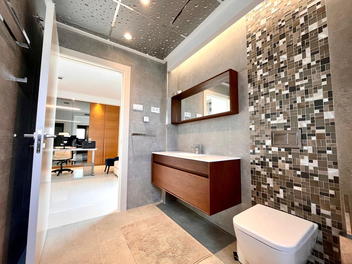 For sale - 4 Bedroom 3 Bathroom Detached Villa in Cabo Roig - Dehesa de Campoamor  - Alicante
