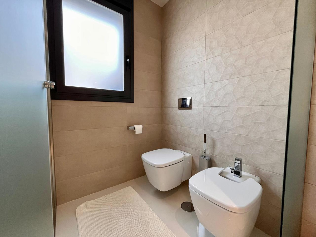 For sale - 4 Bedroom 3 Bathroom Detached Villa in Cabo Roig - Dehesa de Campoamor  - Alicante