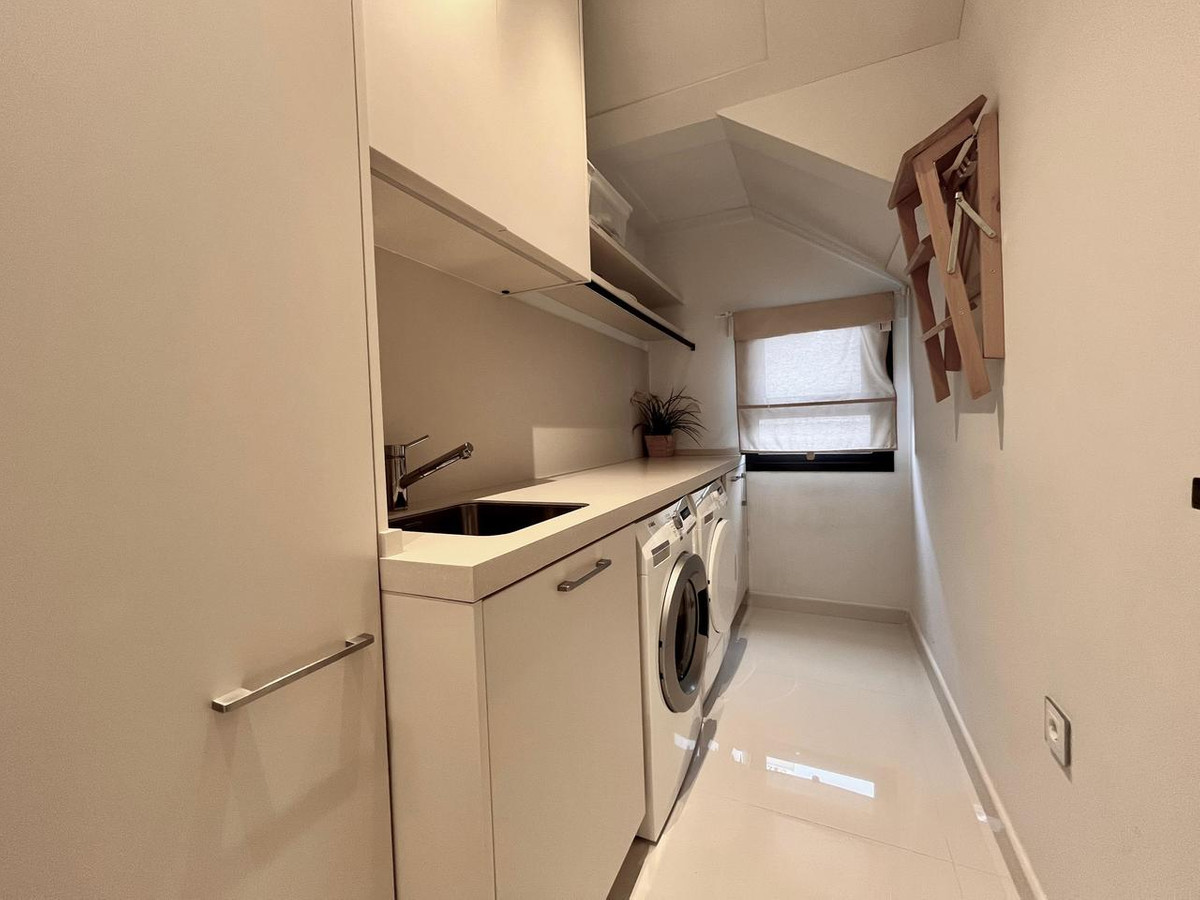For sale - 4 Bedroom 3 Bathroom Detached Villa in Cabo Roig - Dehesa de Campoamor  - Alicante