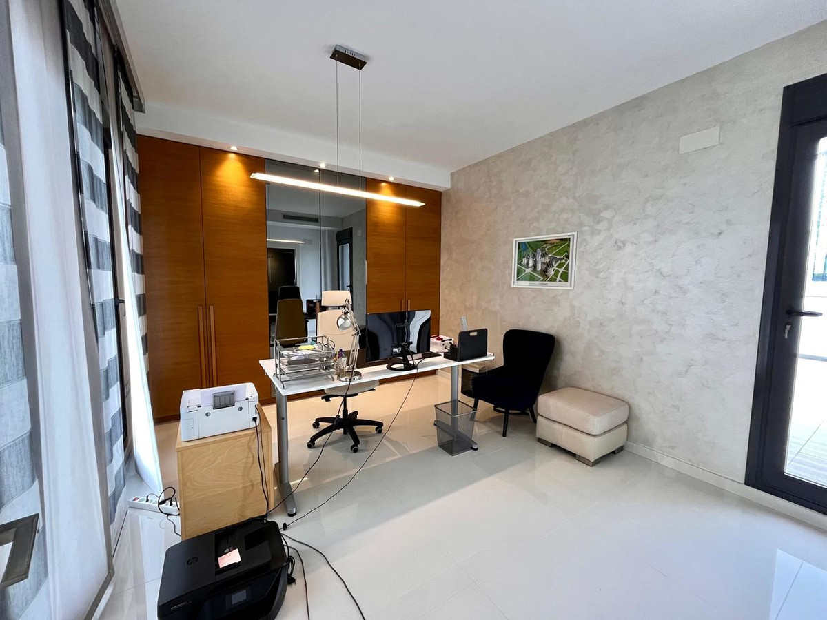 For sale - 4 Bedroom 3 Bathroom Detached Villa in Cabo Roig - Dehesa de Campoamor  - Alicante