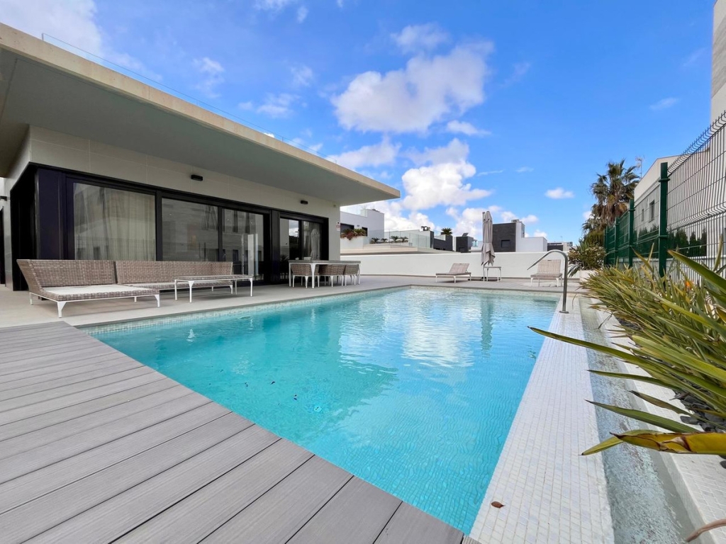 4 Bedroom 3 Bathroom Detached Villa in Cabo Roig