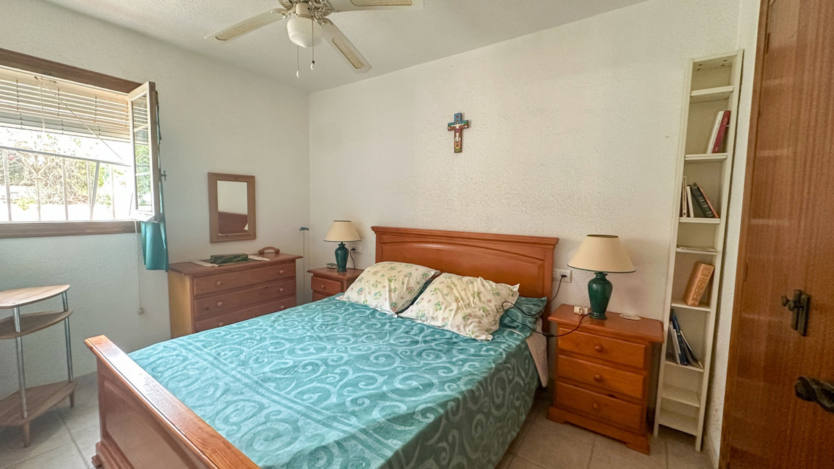 For sale - 2 Bedroom 2 Bathroom House - Townhouse in Torrevieja - Torrevieja Centro  - Alicante