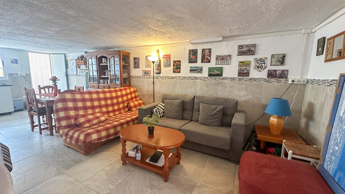 For sale - 2 Bedroom 2 Bathroom House - Townhouse in Torrevieja - Torrevieja Centro  - Alicante