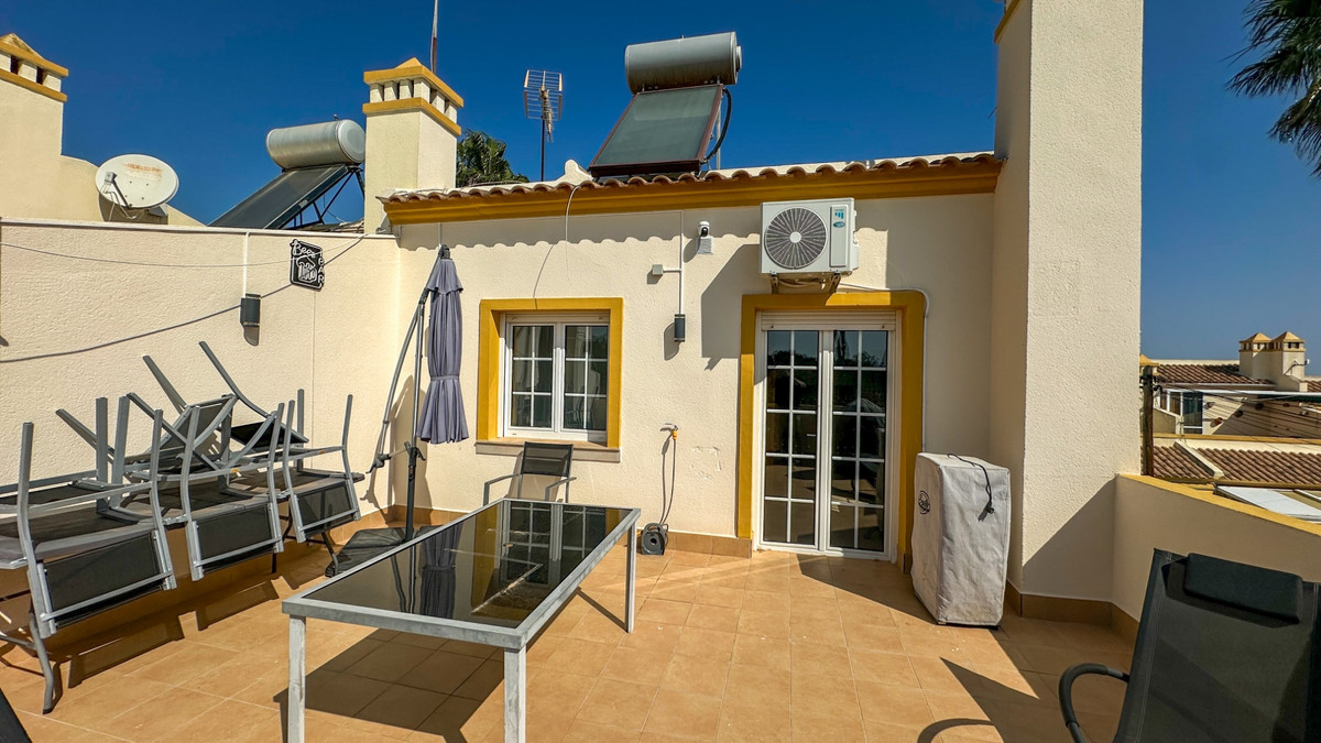 For sale - 3 Bedroom 2 Bathroom Townhouse in Villamartin -  - Alicante