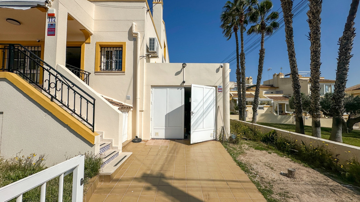 For sale - 3 Bedroom 2 Bathroom Townhouse in Villamartin -  - Alicante