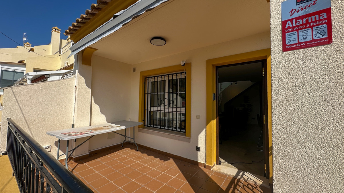 For sale - 3 Bedroom 2 Bathroom Townhouse in Villamartin -  - Alicante