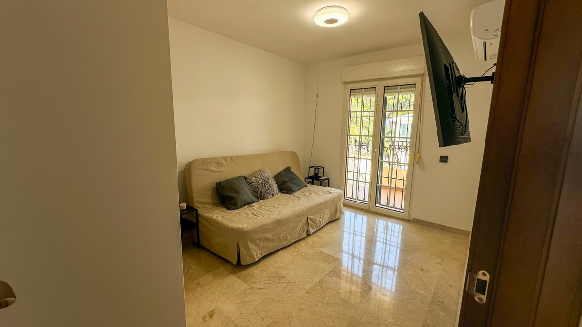 For sale - 3 Bedroom 2 Bathroom Townhouse in Villamartin -  - Alicante