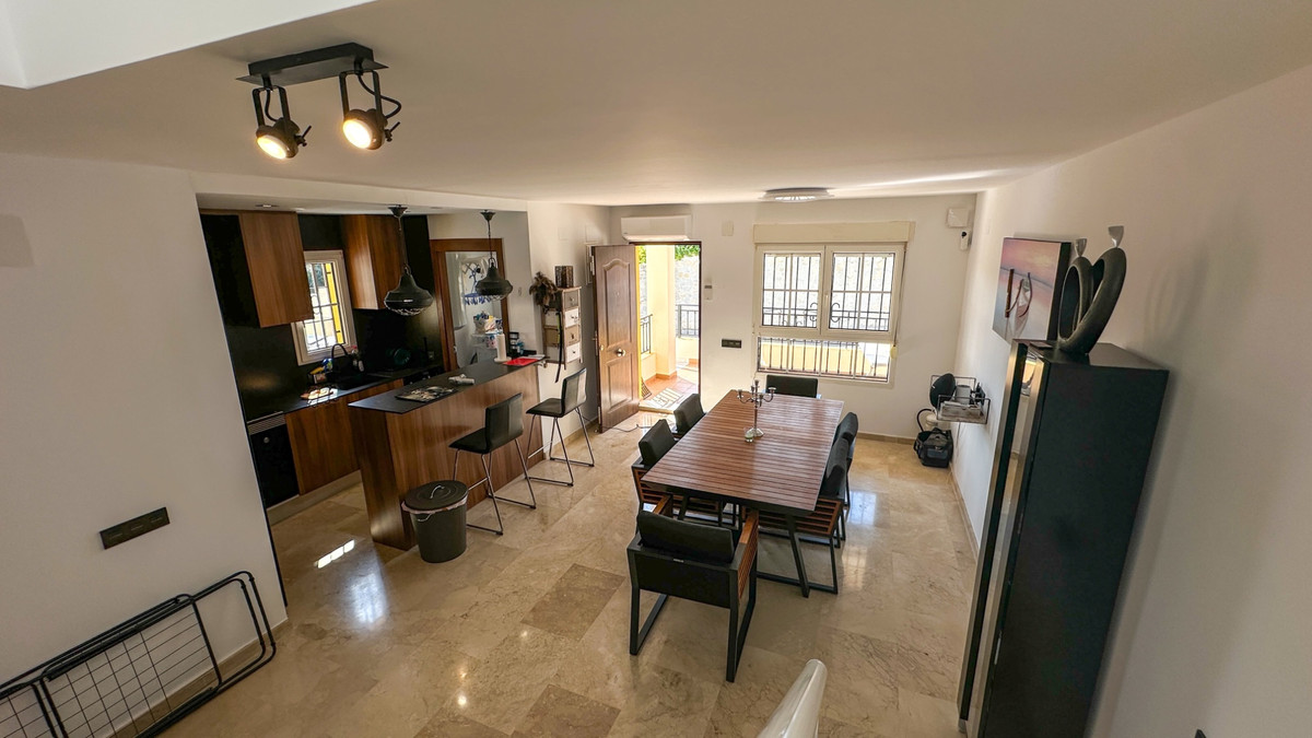 For sale - 3 Bedroom 2 Bathroom Townhouse in Villamartin -  - Alicante