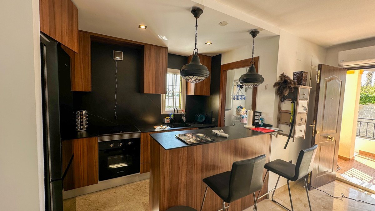 For sale - 3 Bedroom 2 Bathroom Townhouse in Villamartin -  - Alicante