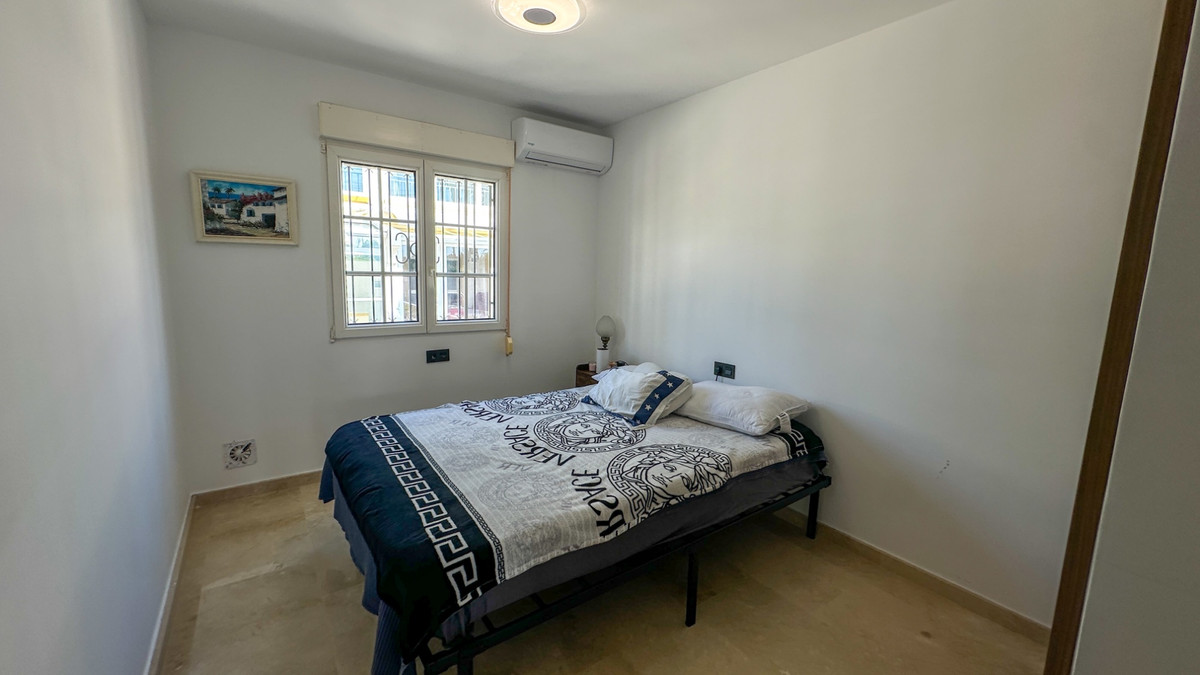 For sale - 3 Bedroom 2 Bathroom Townhouse in Villamartin -  - Alicante