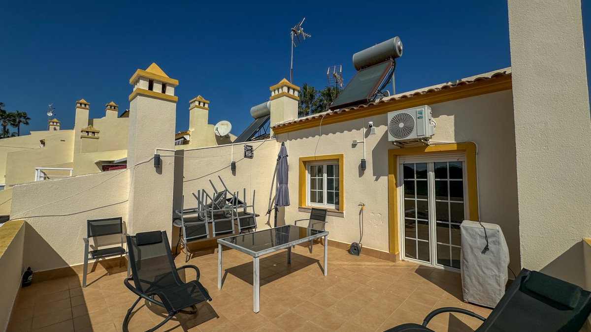 For sale - 3 Bedroom 2 Bathroom Townhouse in Villamartin -  - Alicante