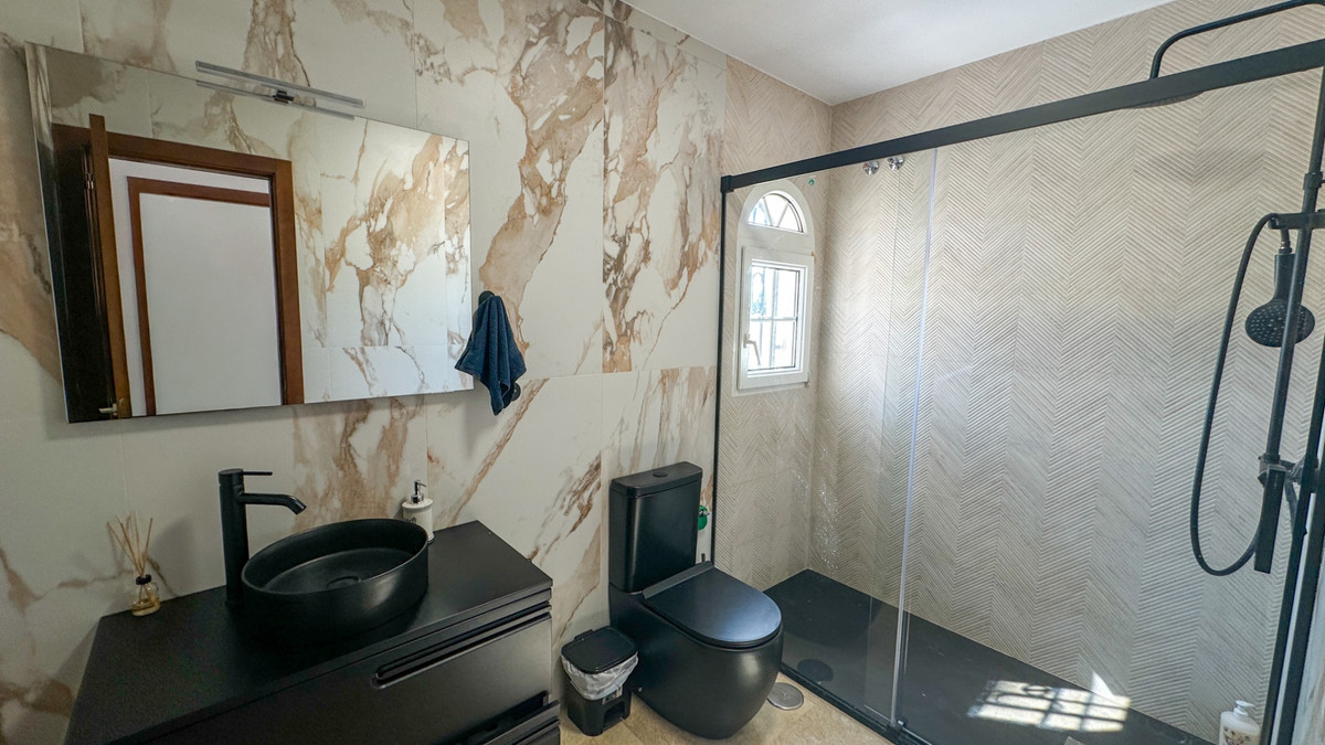 For sale - 3 Bedroom 2 Bathroom Townhouse in Villamartin -  - Alicante