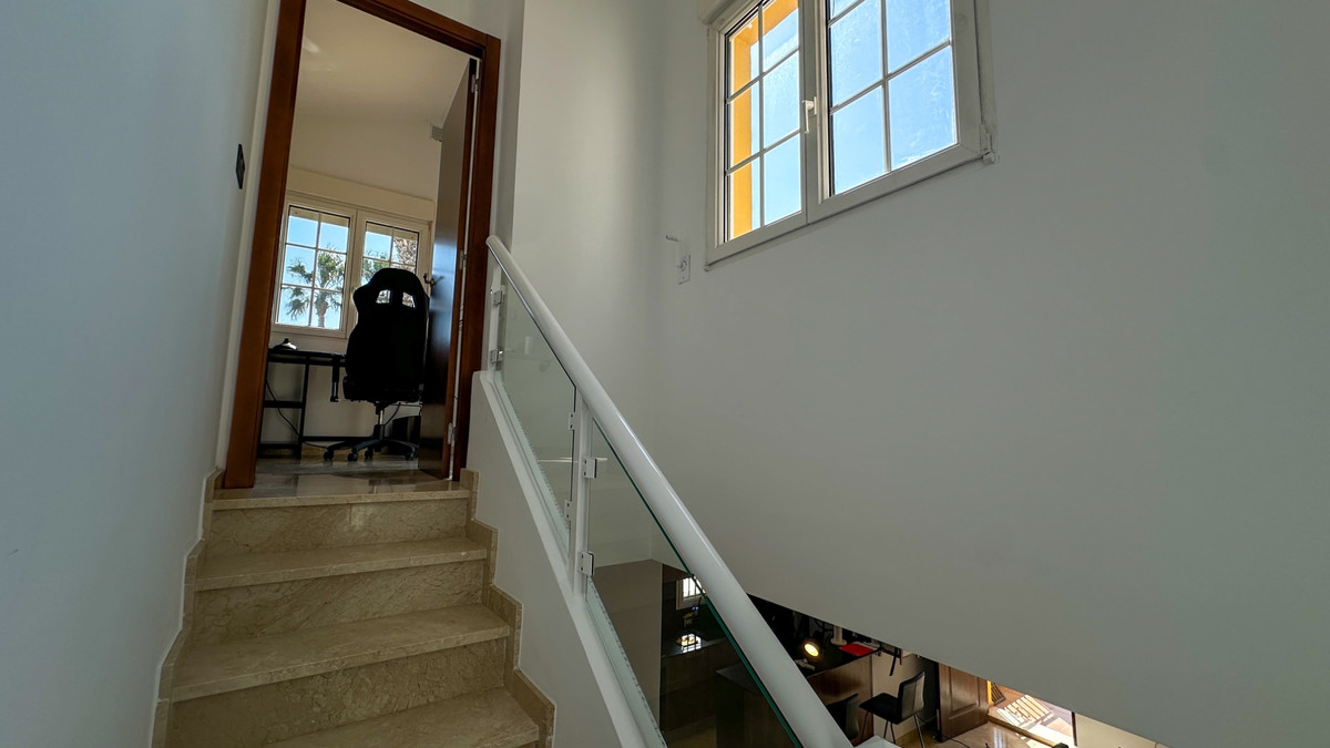 For sale - 3 Bedroom 2 Bathroom Townhouse in Villamartin -  - Alicante