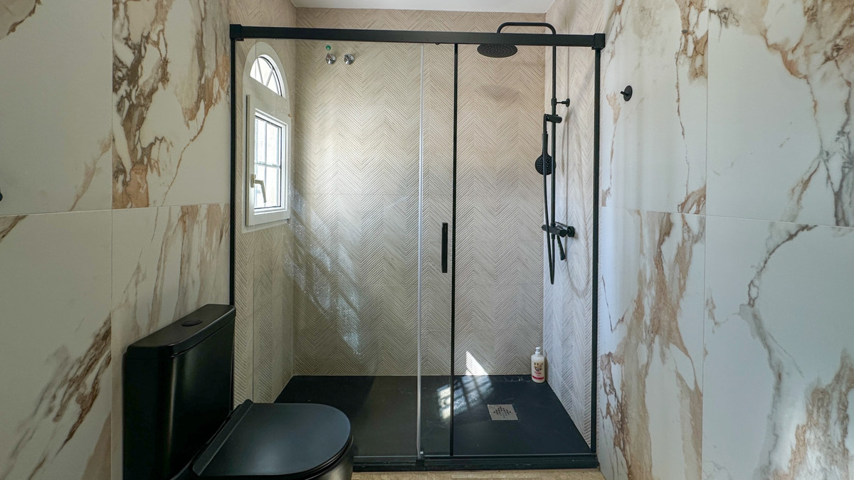 For sale - 3 Bedroom 2 Bathroom Townhouse in Villamartin -  - Alicante