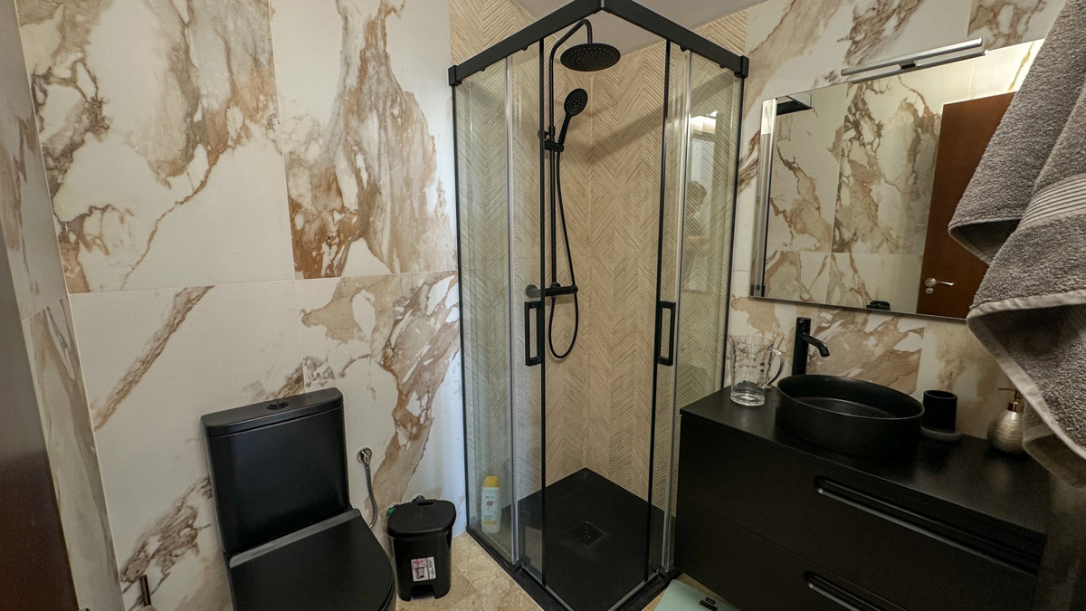 For sale - 3 Bedroom 2 Bathroom Townhouse in Villamartin -  - Alicante