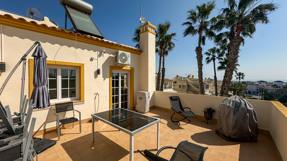For sale - 3 Bedroom 2 Bathroom Townhouse in Villamartin -  - Alicante