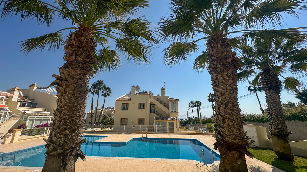 For sale - 3 Bedroom 2 Bathroom Townhouse in Villamartin -  - Alicante