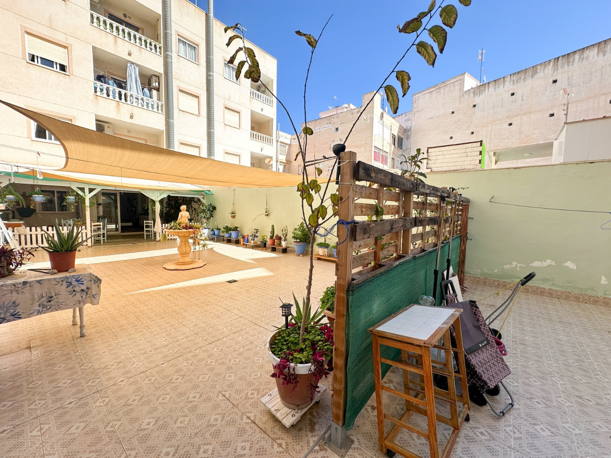 For sale - 2 Bedroom 1 Bathroom Apartment - Ground Floor Apartment in Torrevieja - Torrevieja Centro  - Alicante