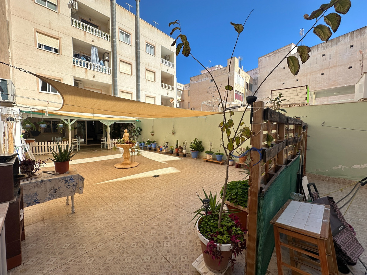 For sale - 2 Bedroom 1 Bathroom Apartment - Ground Floor Apartment in Torrevieja - Torrevieja Centro  - Alicante